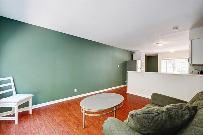 Foto del edificio - 1010 W 23rd St