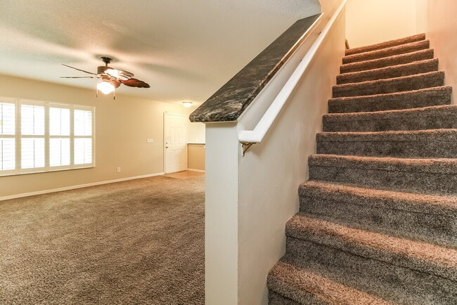 Building Photo - 7131 Waterside Dr