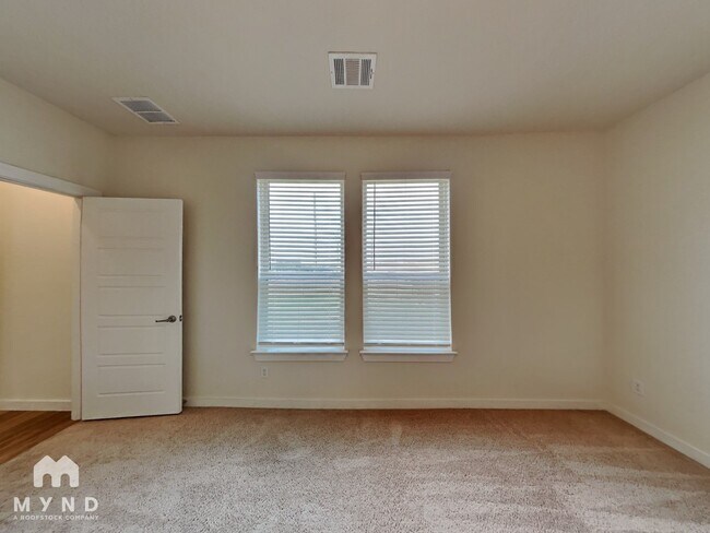 Foto del edificio - 4725 Tanglewood Dr
