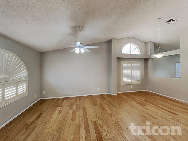 Foto del edificio - 3561 E Sequoia Dr