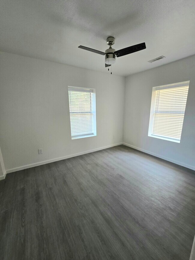 Foto del edificio - 300 S 5th St