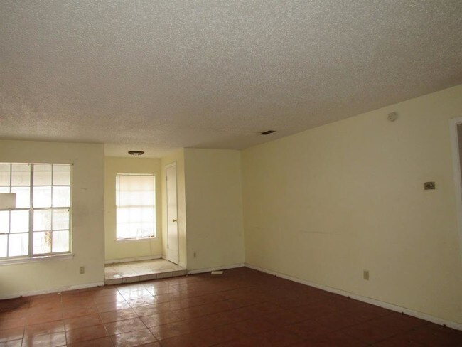 Building Photo - 8100 Leonora St