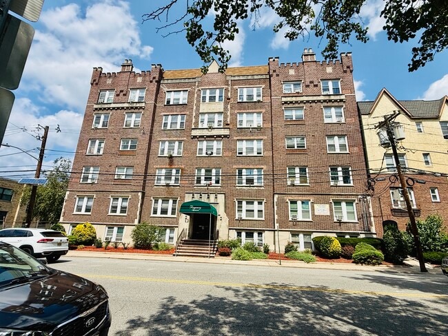 Building Photo - 50 Anderson St