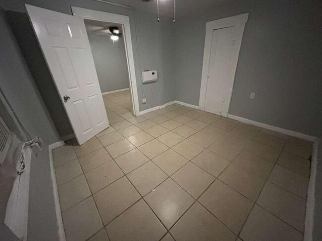 Building Photo - 1903 7th Ave S