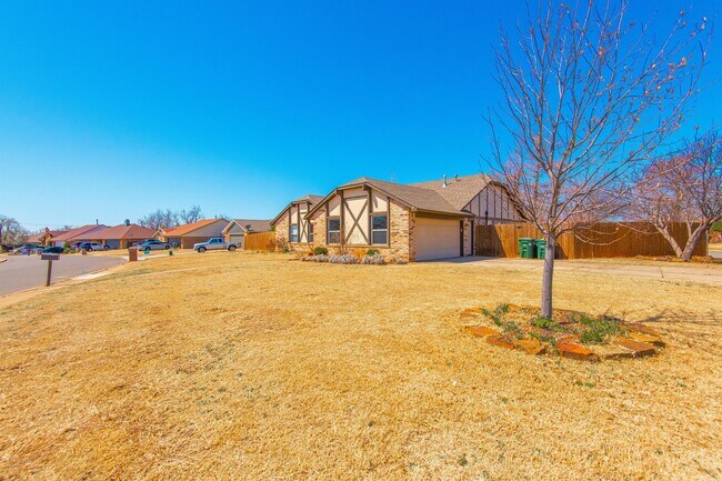 Building Photo - 1321 Kelly Park Rd