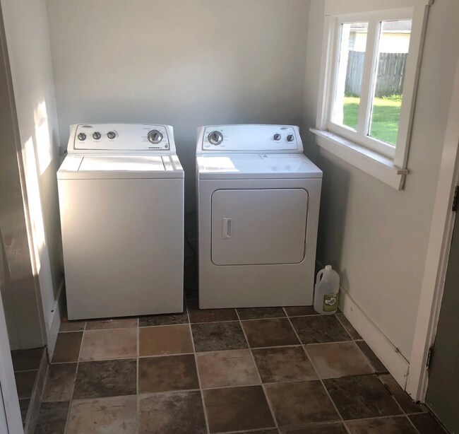 Cuarto de lavado - 4302 South Washington Street