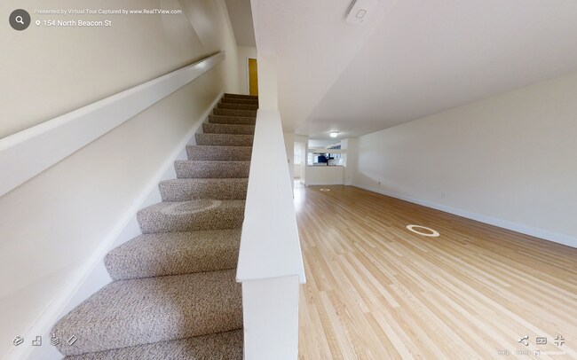 Foto del edificio - 142 North Beacon St
