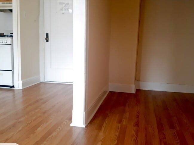 Foto del edificio - 3335 W Diversey Ave