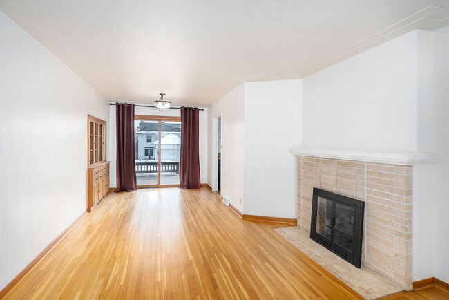 Building Photo - 2430 E 4th St