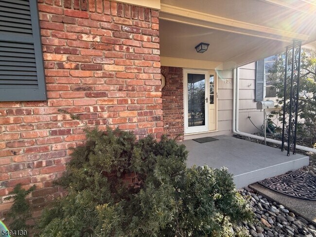 Foto del edificio - 126 Sagamore Dr