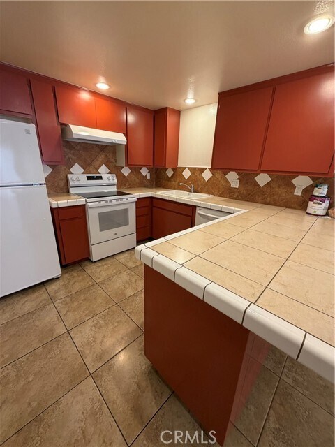 Foto del edificio - 2700 N Brea Blvd