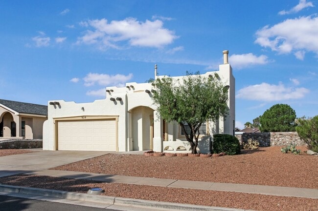 Building Photo - 929 Totonaca Ln
