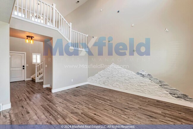 Foto del edificio - No Rent Increase Guaranteed! 4BD 3.5BA 2 G...