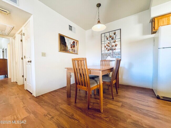 Building Photo - 5750 N Camino Esplendora