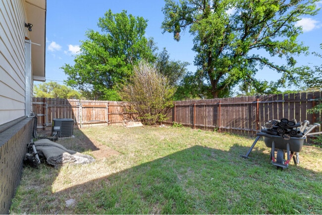 Building Photo - 3209 4th St