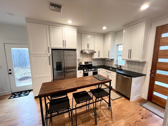 Building Photo - 4411 Lareina Dr