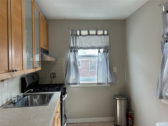 Foto del edificio - 75-28 263rd St