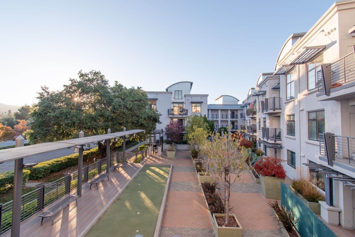 Primary Photo - Excellent Cupertino Location Across from A...