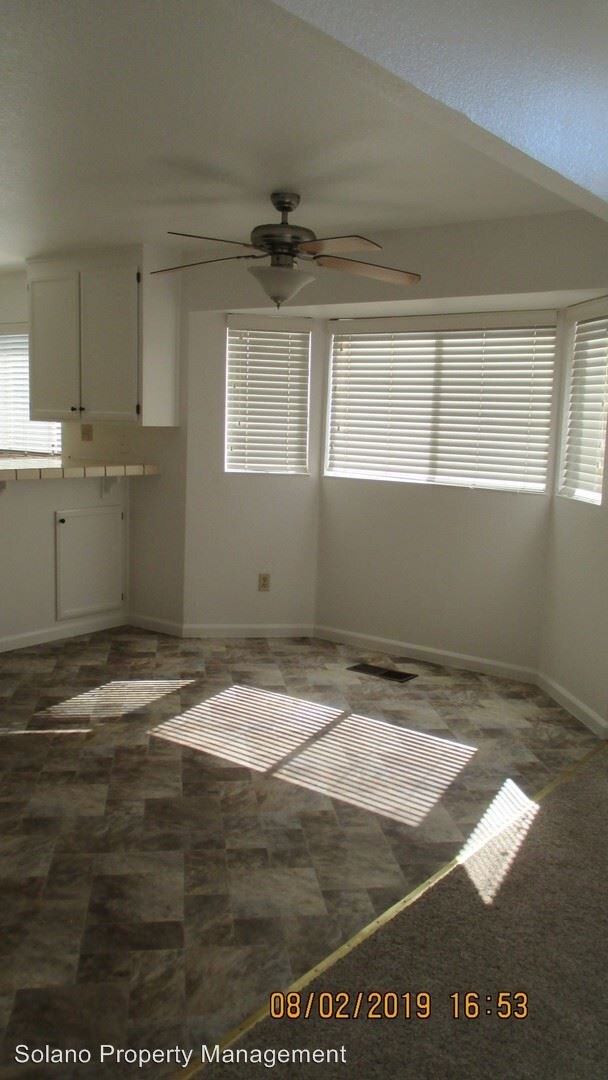 Building Photo - 3 br, 2.5 bath House - 2618 Valley Oak Dr