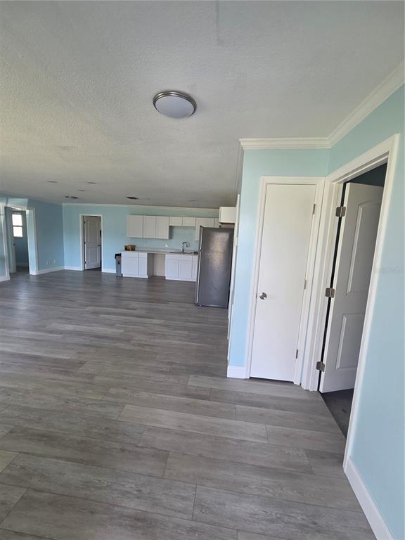 Building Photo - 9001 Spring Hill Dr