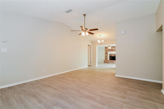 Foto del edificio - 8734 Brackenwood Dr