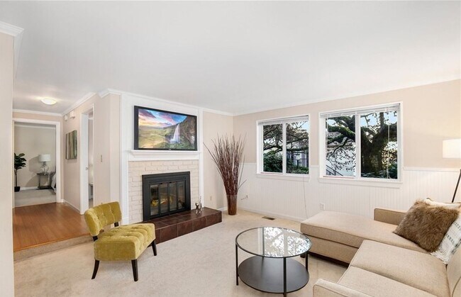 Building Photo - 2 Bed and 2 Bath Cozy Condo in Kirkland Av...