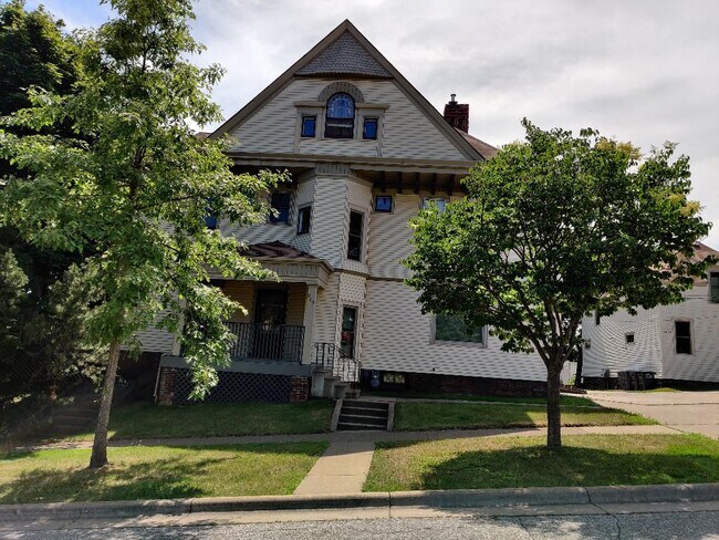 Front of Building - 205 N 18th Ave E