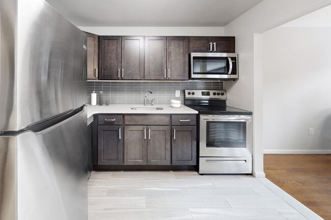 Building Photo - Carlton Apartments