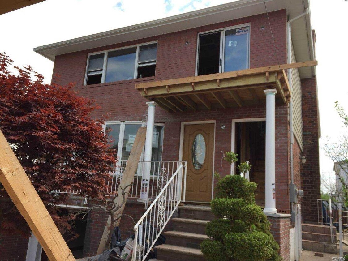 Primary Photo - 208-14 15th Ave