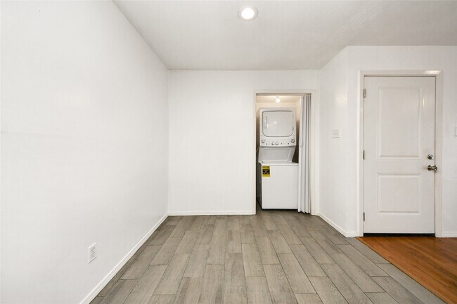 Foto del edificio - 12905 Woodforest Blvd