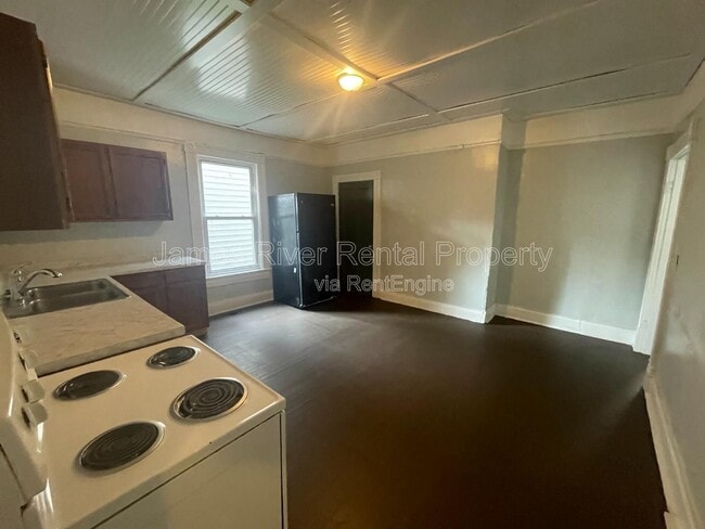 Photo - 2019 Main St House