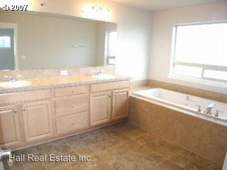 Building Photo - 232 NE 63rd Pl