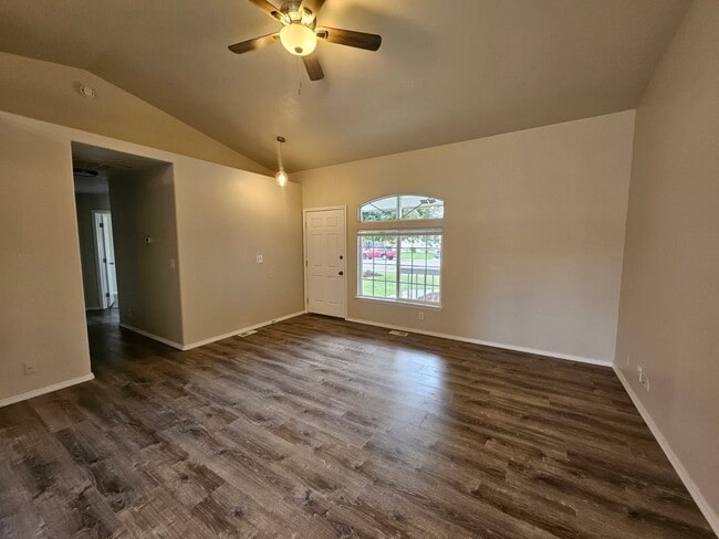 Building Photo - Cute Meridian Home!