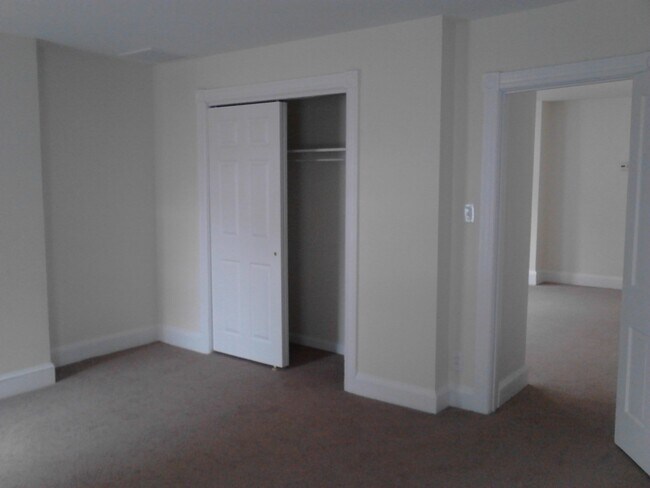 Foto del edificio - Fantastic 1  Bedroom Apartment in Great Neighborhood! Recently Renovated! Lots of Natural Light! ...