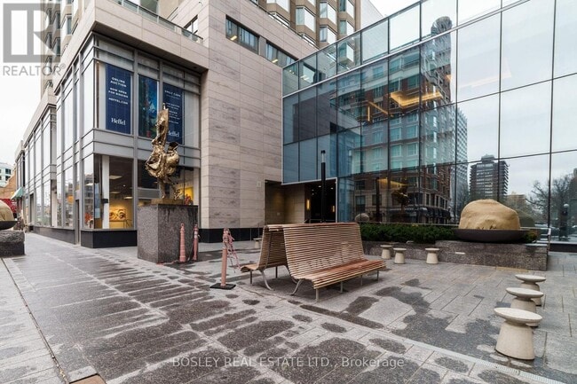 Building Photo - 155 Yorkville Ave