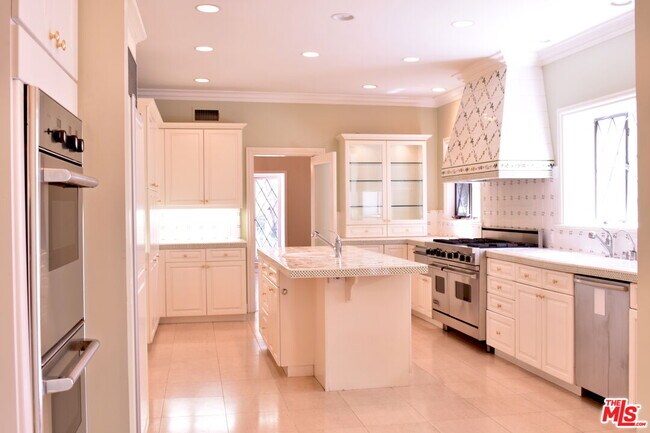 Foto del edificio - 623 N Beverly Dr