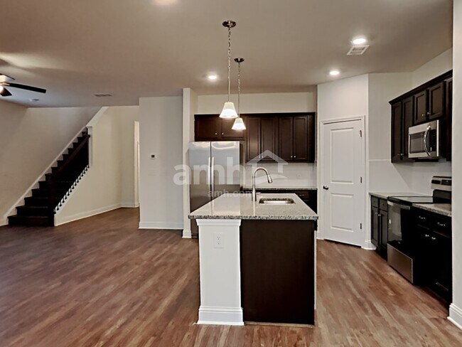 Building Photo - 508 Cash Circle