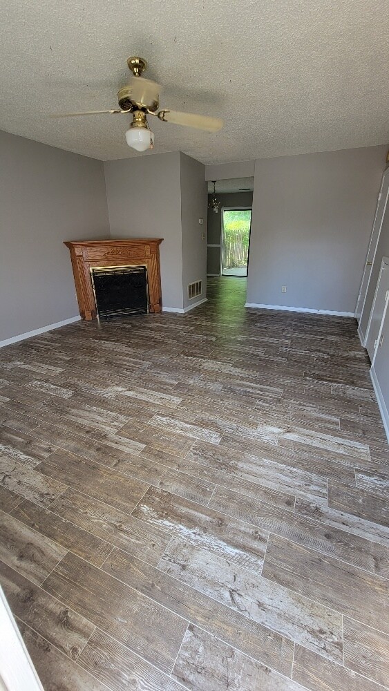Building Photo - 2 Story Townhome