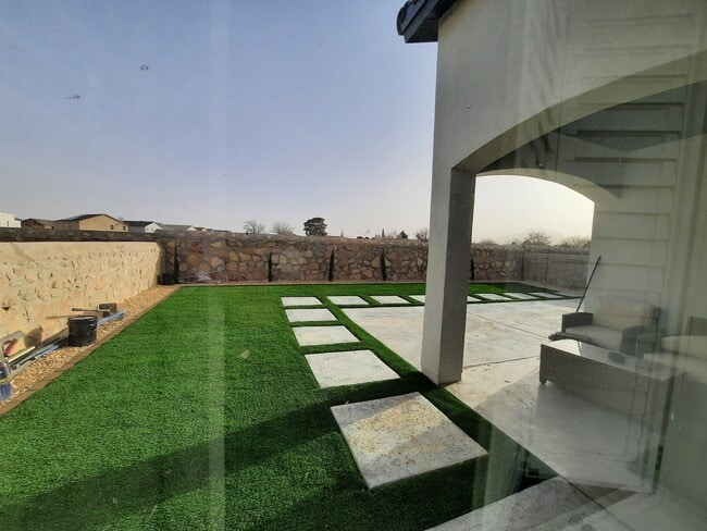 Building Photo - 5924 Dalhart Dr