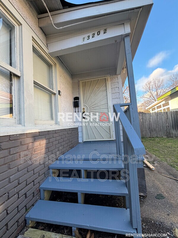 Building Photo - 1320 Faxon Ave