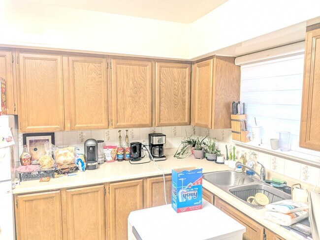 Building Photo - 45885 Henley Ave