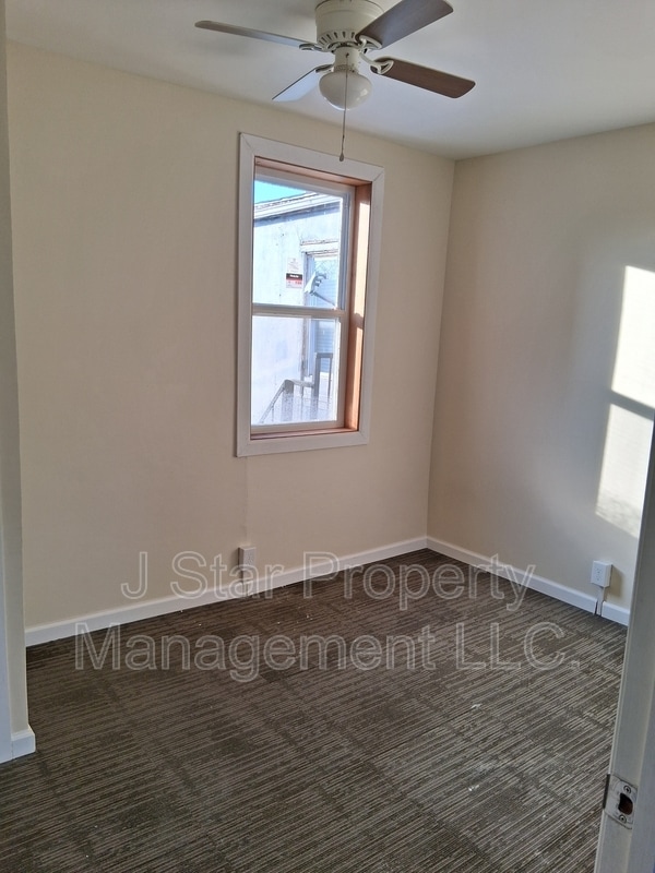 Foto del edificio - 112 S 6th St