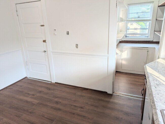 Building Photo - 39 Olcott St