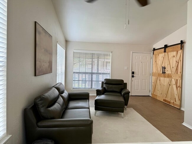 Building Photo - 2932 Manhattan Blvd