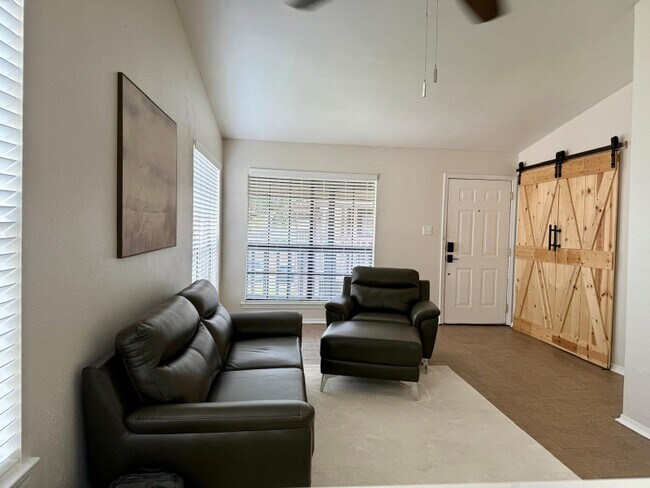 Foto del edificio - 2932 Manhattan Blvd