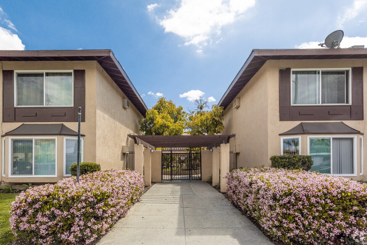 Entrada - Canfield Lane Apartments