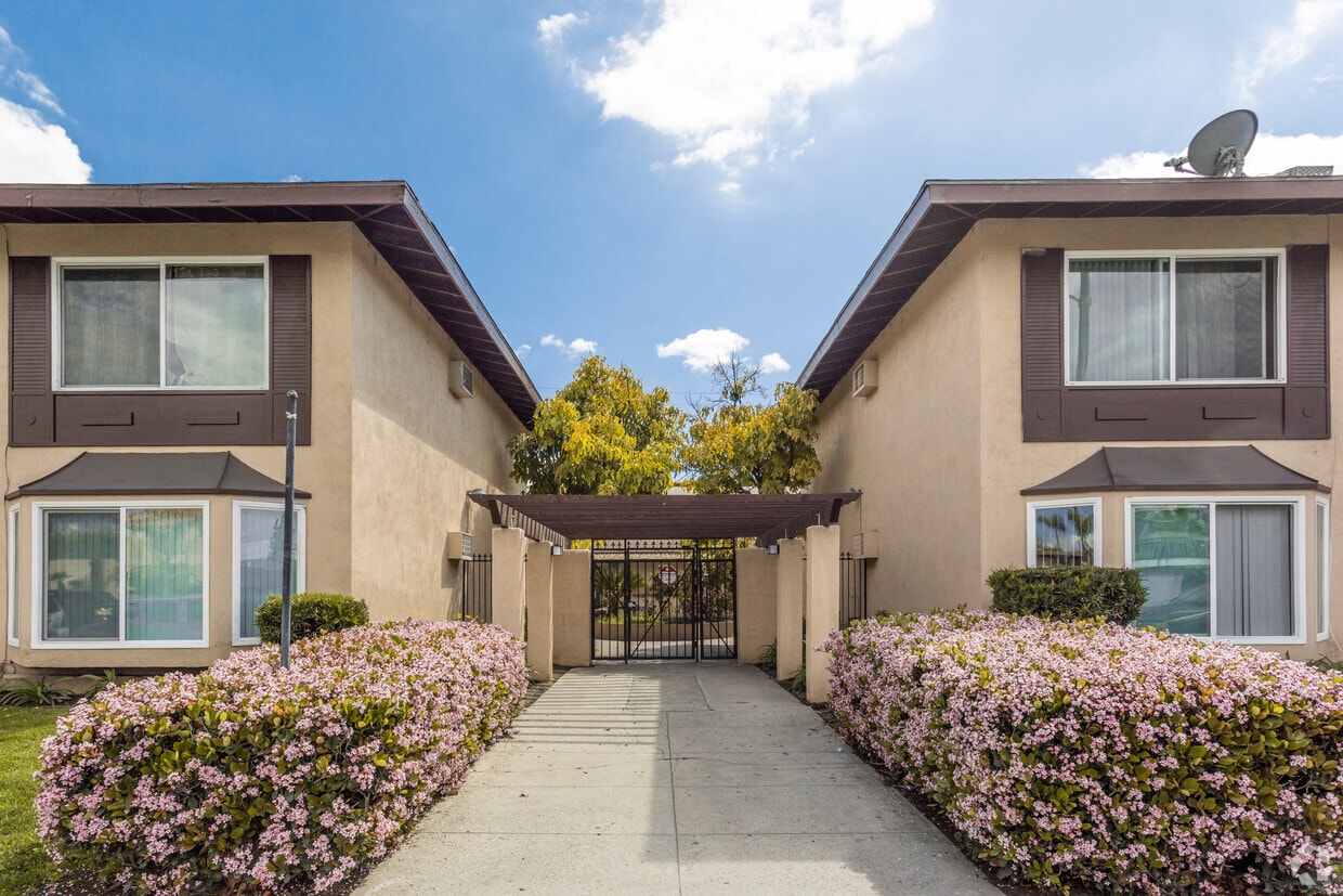 Entrance - Canfield Lane Apartments