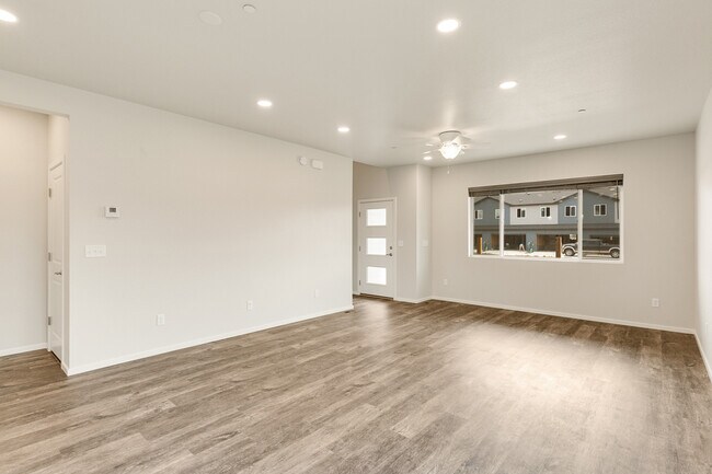 Sala de estar - 2726 Barnstormer St