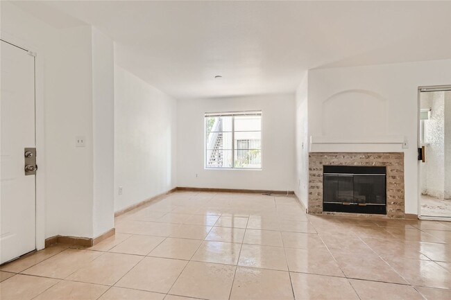 Building Photo - Stunning First Floor Condo with 2 Bedrooms...