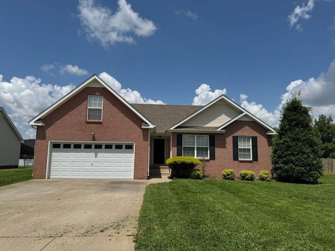 Foto principal - Almost 2000 sq.ft! Super Nice & Clean! 3 B...